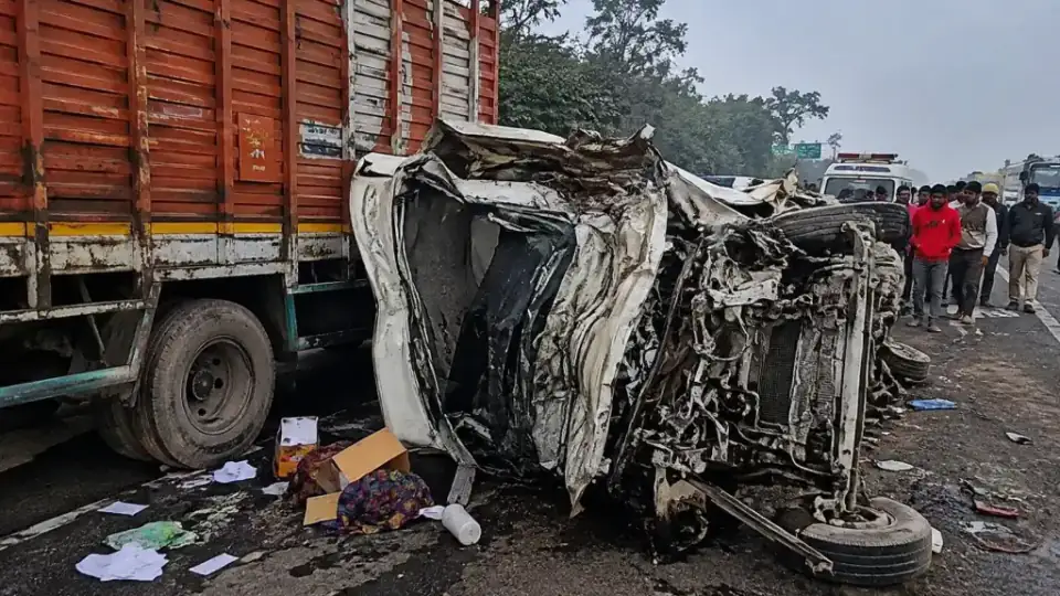 भिंड में भीषण सड़क हादसा: एनएच-719 पर ट्रक और पिकअप की जोरदार भिड़ंत, 8 मजदूरों की मौत व 23 घायल