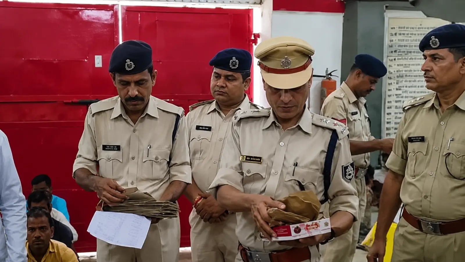 रीवा केंद्रीय जेल से 15 आजीवन कैदियों की रिहाई: अच्छे आचरण पर मिली सजा में छूट, स्वतंत्रता दिवस पर हुए मुक्त
